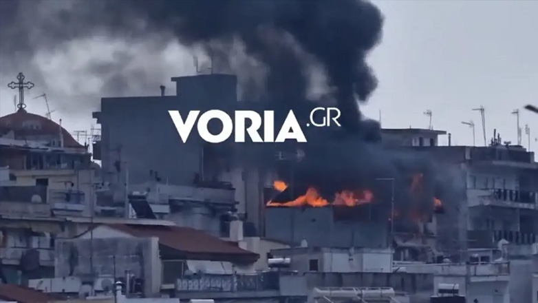 Θεσσαλονίκη: Δείτε βίντεο από τη φωτιά σε σοφίτα στις Συκιές