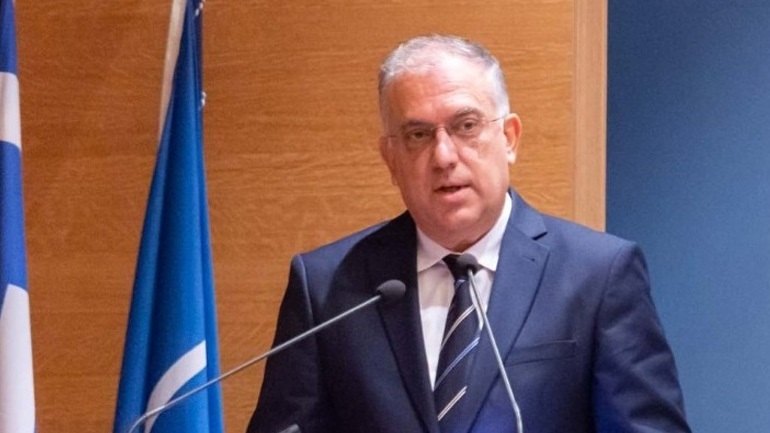Επίθεση ΣΥΡΙΖΑ κατά Θεοδωρικάκου για την υπόθεση της «Greek Mafia» – Για αθλιότητες μιλάει ο υπουργός ανάπτυξης