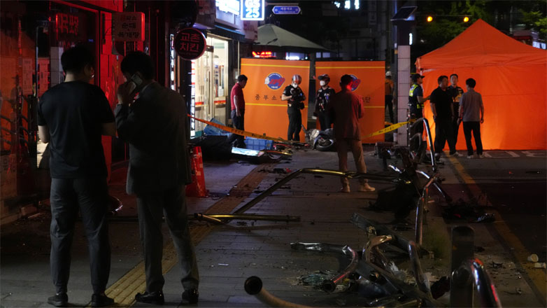 Τουλάχιστον εννέα νεκροί στη Σεούλ όταν αυτοκίνητο έπεσε πάνω στο πλήθος