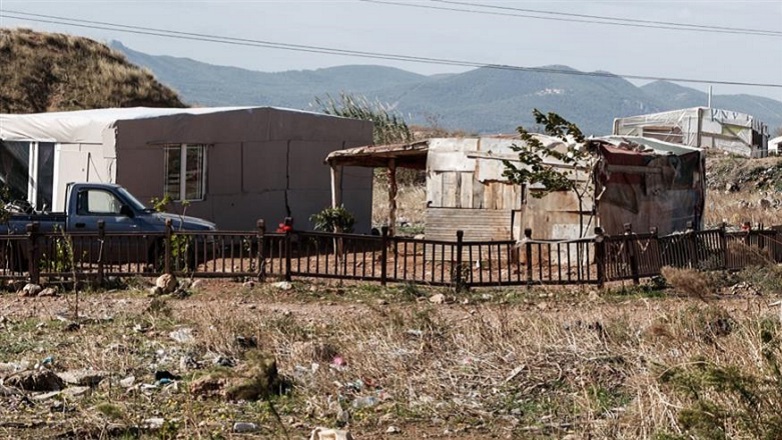 Όπλα, χρυσές λίρες και κλοπιμαία σε καταυλισμό Ρομά