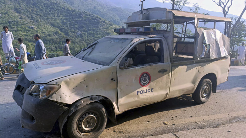 Πακιστάν: Νεκρός αστυνομικός από έκρηξη βόμβας με στόχο αυτοκινητοπομπή διπλωματών