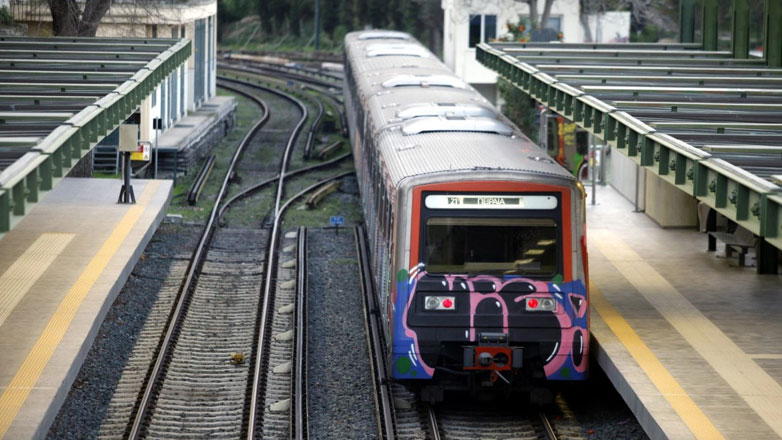 Φωτιά σε βαγόνι του ΗΣΑΠ κοντά στον σταθμό «Ειρήνη»