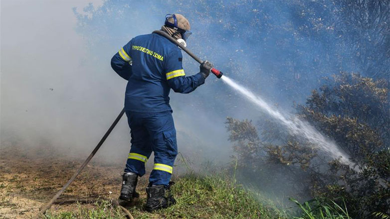 Φωτιά σε χαμηλή βλάστηση στο Μαραθώνα