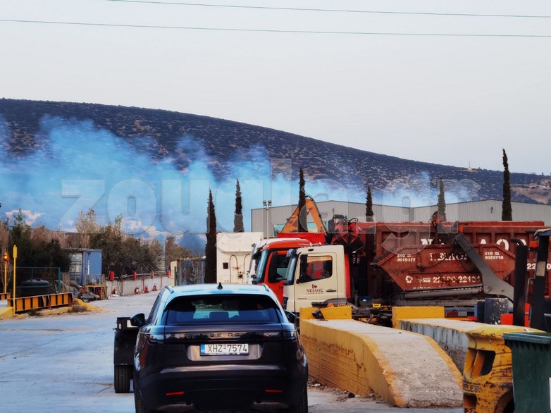 Υπό έλεγχο η φωτιά σε εργοστάσιο ανακύκλωσης στο Μαρκόπουλο