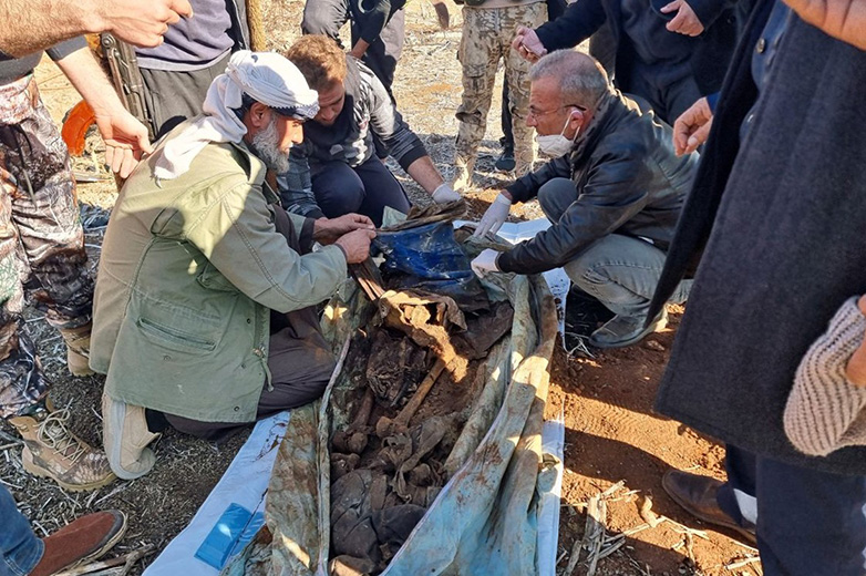 Συρία: Δεκάδες χιλιάδες πτώματα βρέθηκαν σε ομαδικούς τάφους