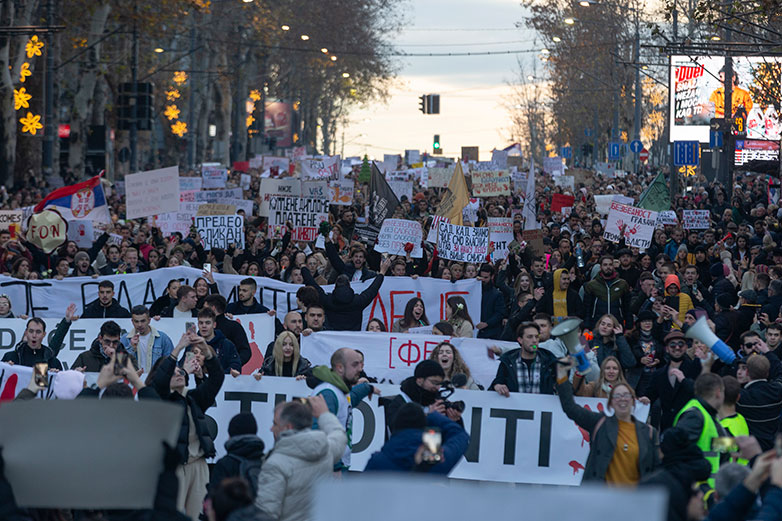 Βελιγράδι: Μεγάλη διαδήλωση από φοιτητές κατά της διαφθοράς και της αδιαφάνειας στον κρατικό μηχανισμό