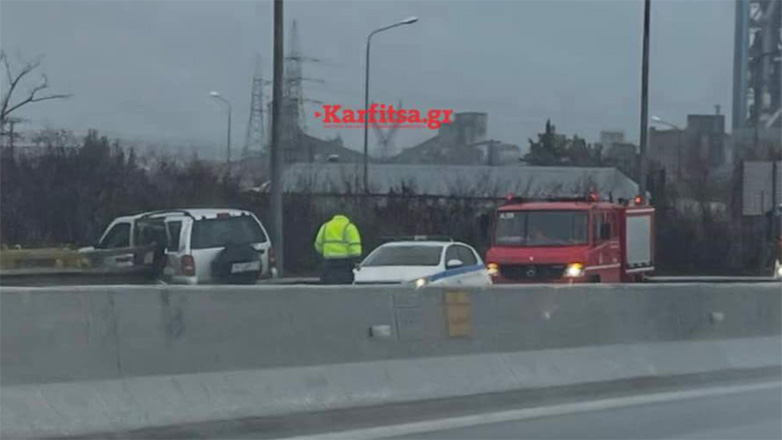 Πυκνή χιονόπτωση στην Εθνική Οδό έξω από τη Θεσσαλονίκη