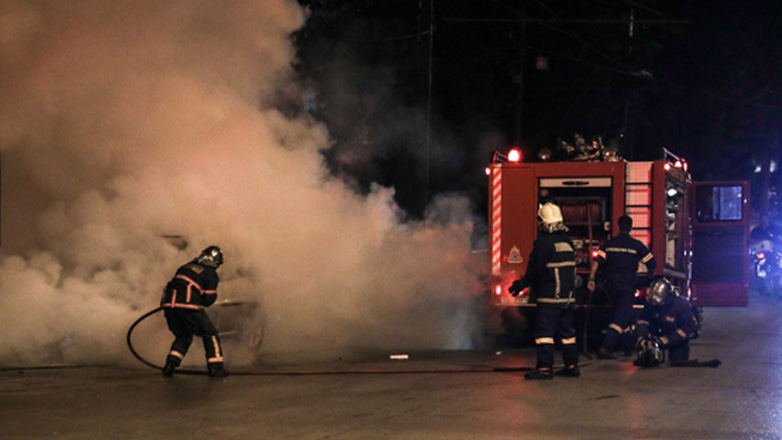 Πατήσια: Στις φλόγες επτά σταθμευμένα αυτοκίνητα