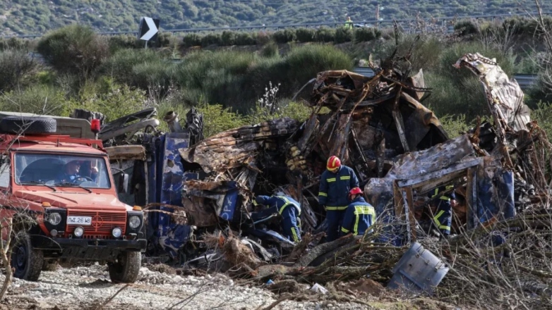 Σκανδαλώδεις καθυστερήσεις της Πυροσβεστικής μετά το δυστύχημα στα Τέμπη