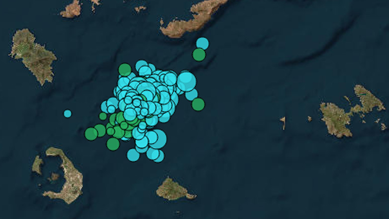 Live η σεισμική δραστηριότητα μεταξύ Σαντορίνης και Αμοργού