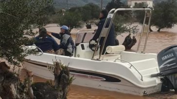 Κεφαλονιά: Με ταχύπλοο αντί αυτοκινήτων μετακινούνται οι κάτοικοι στα πλημμυρισμένα Περατάτα