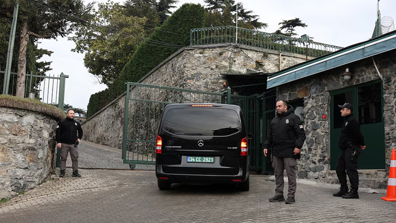 Η ρωσική αντιπροσωπεία βρέθηκε στην Τουρκία για νέες συνομιλίες μαζί με τις ΗΠΑ (βίντεο)