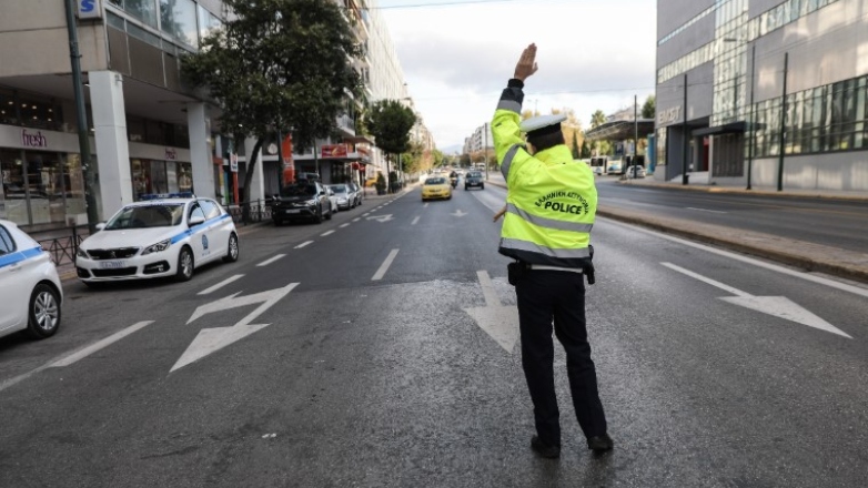 Οδηγός γερανού, που κάλεσε η τροχαία, βρέθηκε μεθυσμένος