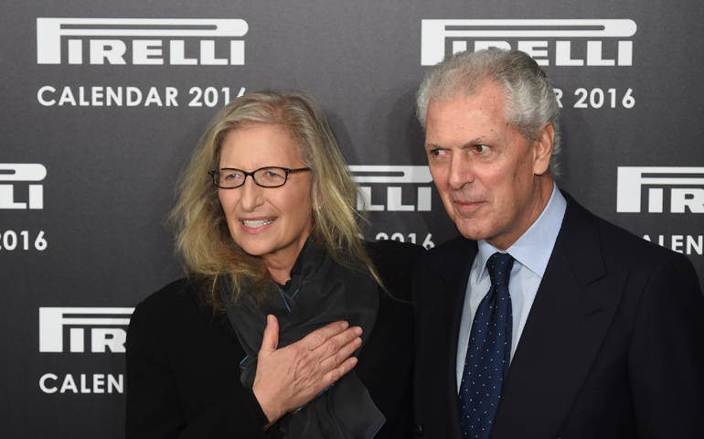 Η Annie Leibovitz με τον επικεφαλής της Pirelli, Marco Tronchetti