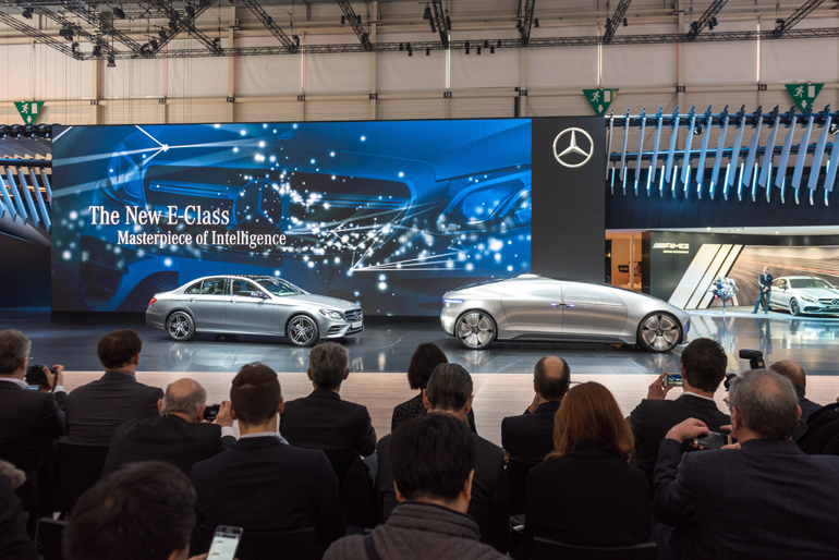 Την ανανεωμένη E Class παρουσίασε η Mercedes που θα αρχίσει τις επόμενες εβοδμάδες την εμπορική της πορεία..
