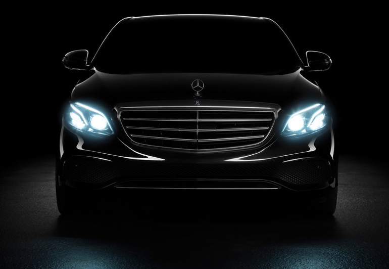 Εντυπωσιάζει η τεχνολογία στα φώτα τεχνολογίας LED της νέας γενιάς Mercedes Ε Class...