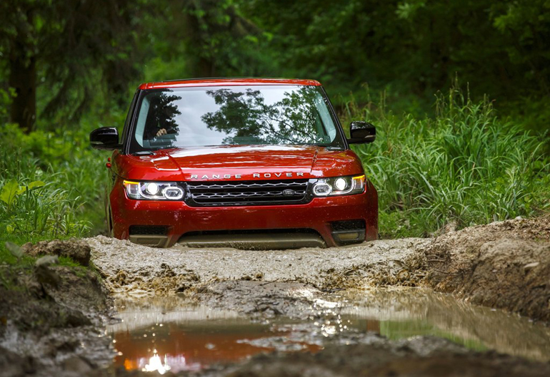To Range Rover Sport δεν είναι μόνο για τα σαλόνια...