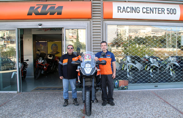 Ο Κώστας Μητσάκης θα τρέξει με μοτοσικλέτα KTM την οποία του παραχωρεί η ελληνική εισαγωγική εταιρεία...