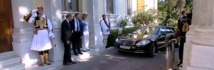 Mε... γερμανικό αυτοκίνητο έφτασε στο Προεδρικό ο Πούτιν