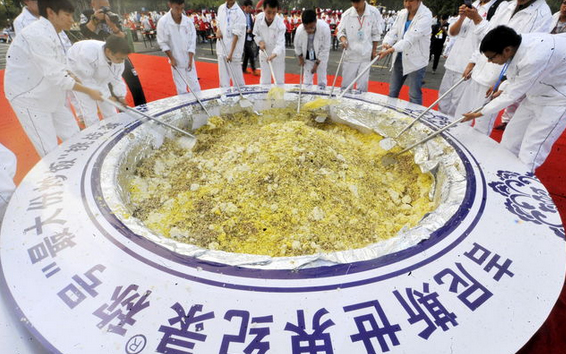 4.192 κιλά τηγανητό ρύζι παρασκευάστηκε στην Κίνα το 2015