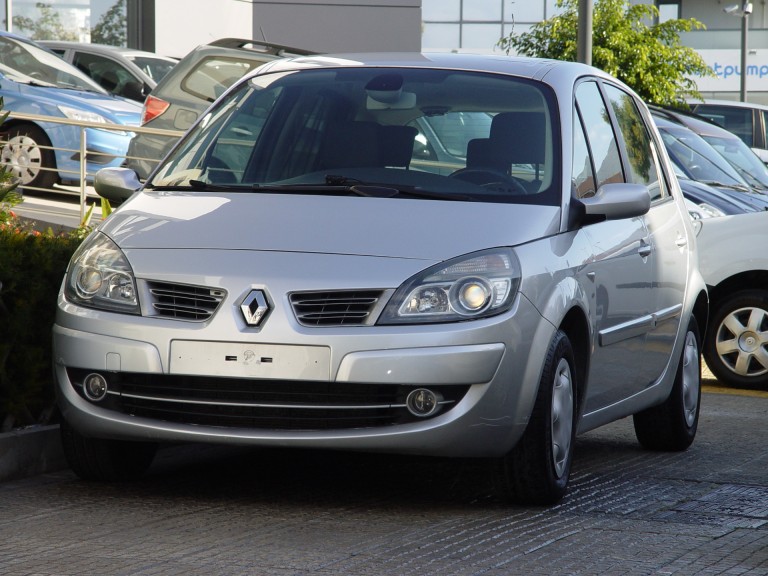 To Renault Scenic είναι ένα μοντέλο που έχει δημιουργήσει την κατηγορία των πολυμορφικών...