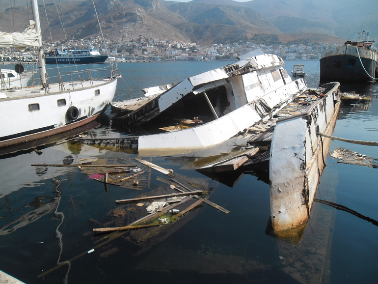 Πέντε χρόνια το συγκεκριμένο σκάφος βρίσκεται βυθισμένο...