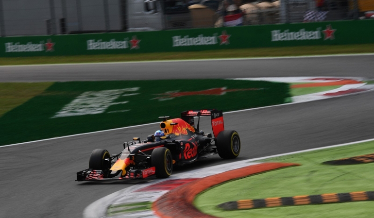 Στην 5η θέση τερμάτισε ο Ricciardo με Red Bull...