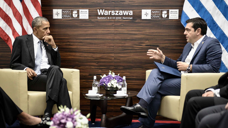 Μισή ώρα είχε διαρκέσει η συνάντηση του πρωθυπουργού Αλέξη Τσίπρα με τον Αμερικανό πρόεδρο Μπαράκ Ομπάμα, στο περιθώριο της Συνόδου Κορυφής του ΝΑΤΟ, στη Βαρσοβία, την 9η Ιουλίου 2016