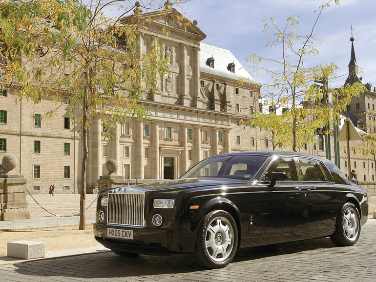 Δεκάδες ταξίδια που έχει πραγματοποιήσει στο εξωτερικό τα έχει κάνει με Rolls Royce Shadow Silver