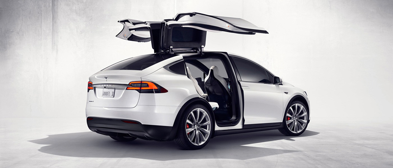 Το πρώτο Tesla Model X πουλήθηκε στην Ελλάδα και στα χαρτιά η ταξινόμηση φαίνεται πως έγινε στην Ελευσίνα...