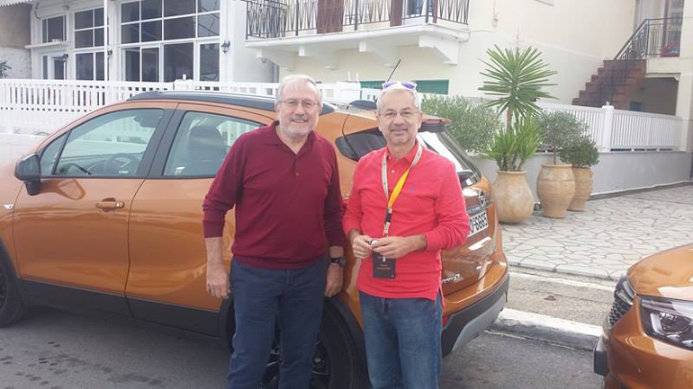 O πρόεδρος και διευθύνων σύμβουλος της GM Hellas Γιαννης Πασσάδης (αριστερά) και ο διευθυντής marketing της εταιρείας Τάσος Αραμπατζής...