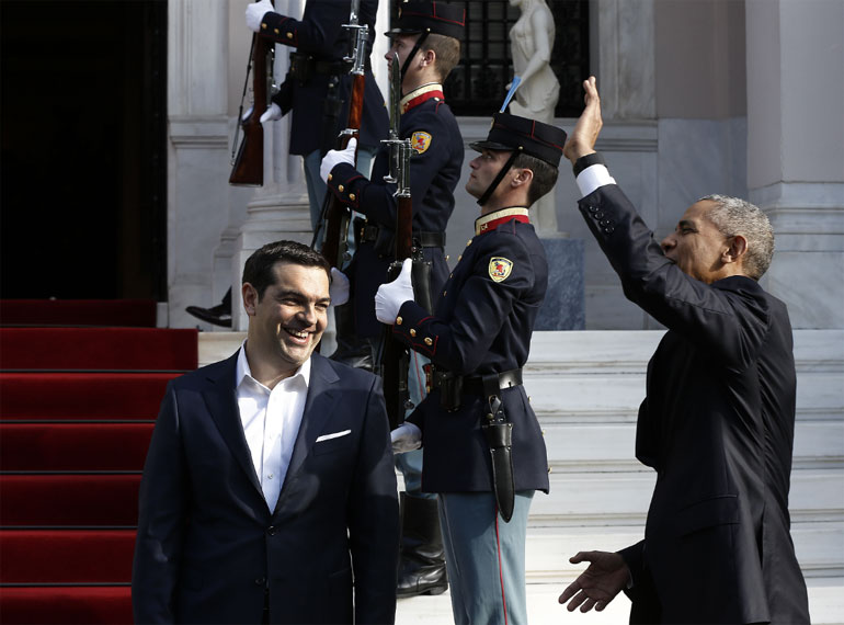 Ο Ομπάμα χαιρετά τους... γείτονες του Μεγάρου Μαξίμου