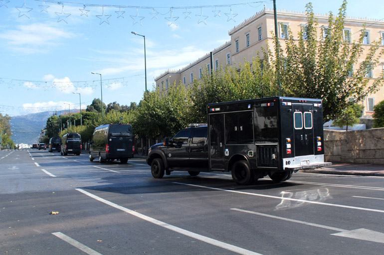 Συνοδευτικό όχημα του προέδρου της Αμερικής. Φανταστείτε ποιους και τι οπλισμό θα μεταφέρει...