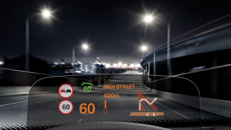 Εντυπωσιακό το head-up display. Προβάλλει πληροφορίες για την ταχύτητα, τα σήματα και την πλοήγηση