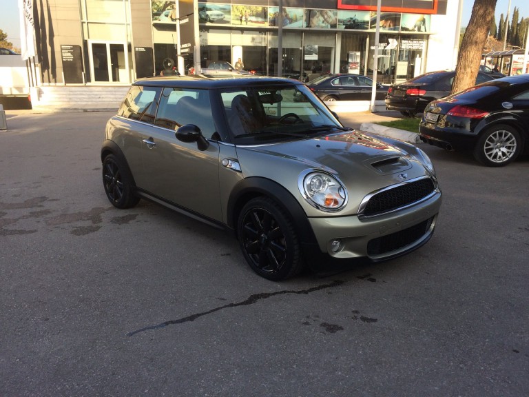  MINI Cooper S του 2010 με 14.500 ευρώ