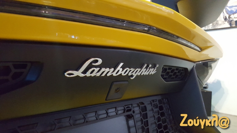 Lamborghini. Το λες και γεμίζει το στόμα σου...