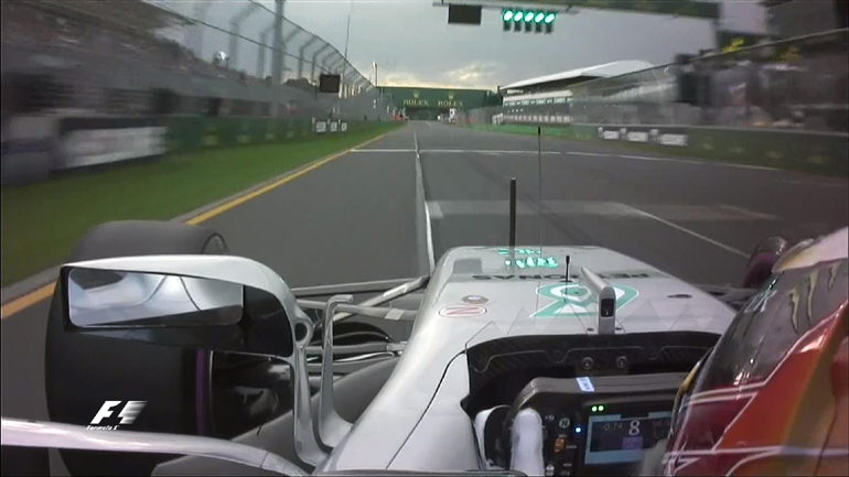 H Mercedes με τον Hamilton αποδείχτηκε ταχύτερη στις πρώτες επίσημες δοκιμές της χρονιάς...