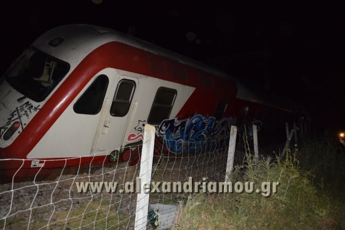 Ένα από τα βαγόνια που εκτροχιάστηκαν