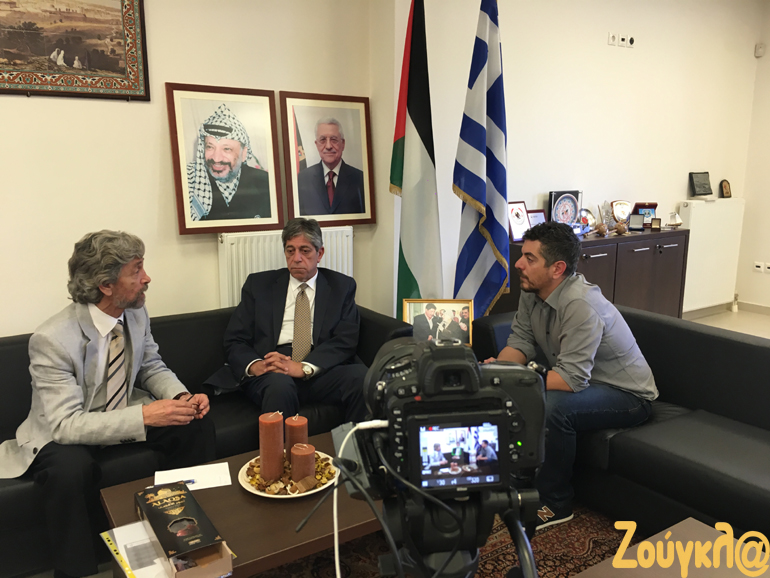O Πρέσβης της Παλαιστίνης με τον συνεργάτη του, δίνουν συνέντευξη στο zougla.gr