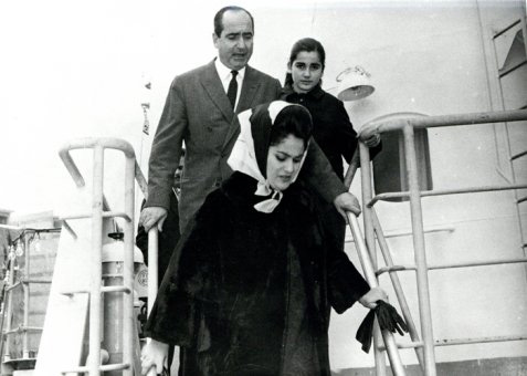 Με τη σύζυγο του, Μαρίκα και την κόρη του Ντόρα σε πλοίο 