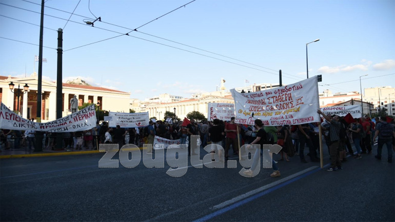 Φωτογραφία από τη συγκέντρωση για τα εργατικά δικαιώματα