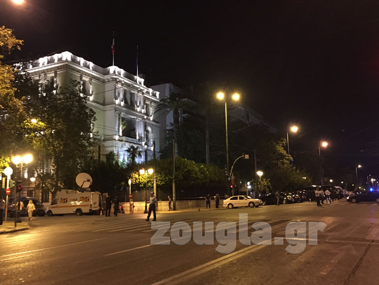 'Φρούριο' η γαλλική πρεσβεία, στη λεωφόρο Βασιλίσσης Σοφίας, όπου θα διανυκτερεύσει ο Εμανουέλ Μακρόν