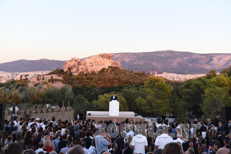 Ο Αλέξης Τσίπρας στο βήμα