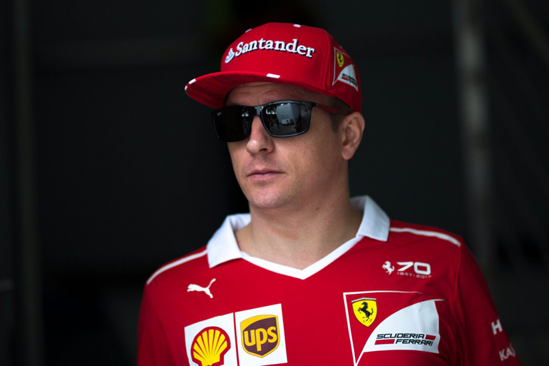 Η έκφραση του προσώπου του Kimi Raikkonen μιλά από μόνη της (όχι πως είναι και με το χαμόγελο στα χείλη...)