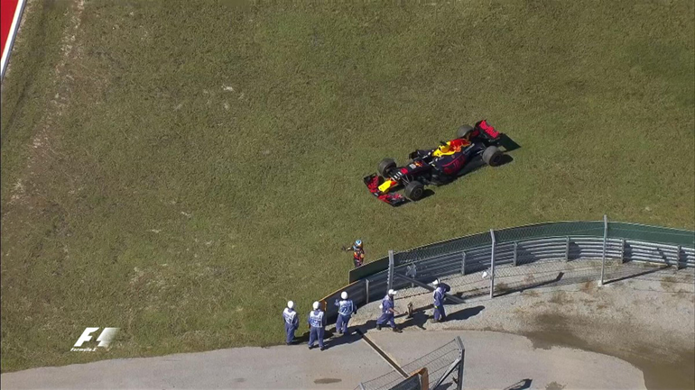 Άτυχος ο Ricciardo που εγκατέλειψε