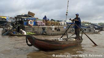 Το Ανόι απαγόρευσε προληπτικά τον απόπλου περίπου 63.000 αλιευτικών.