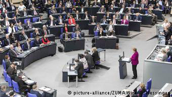 Όλοι οι υπουργοί της νέας κυβέρνησης καλούνται να παρουσιάσουν τις θέσεις τους στη γερμανική Βουλή