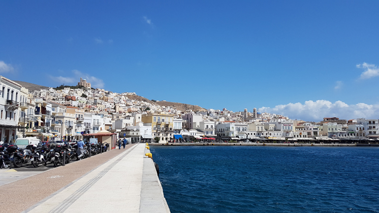 Η Ερμούπολη στη Σύρο είναι γραφική αλλά και πανέμορφη! Αξίζει να την επισκεφτείτε το καλοκαίρι...