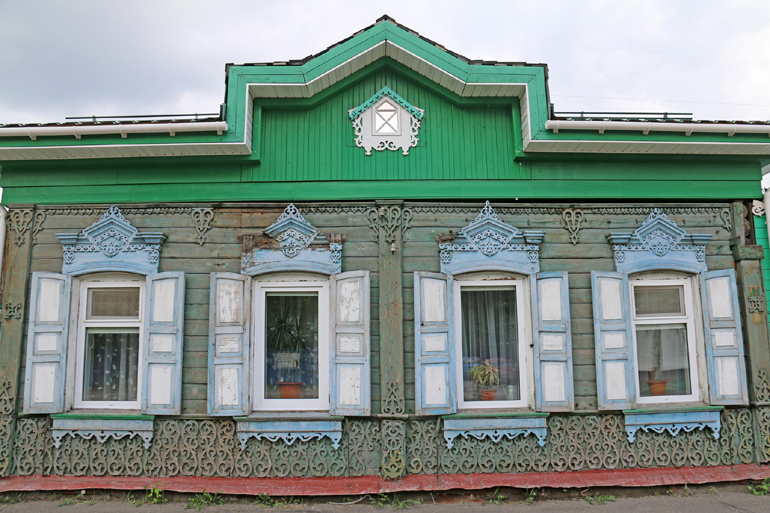 Πολλά ξύλινα κτίσματα της ρωσικής υπαίθρου διατηρούν παραδοσιακά αρχιτεκτονικά στοιχεία του 19ου αιώνα