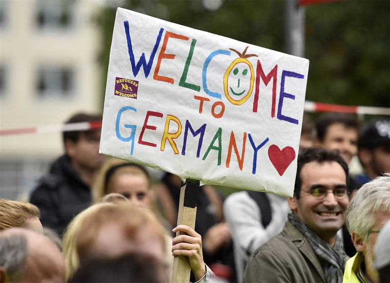 Οι Γερμανοί καλωσορίζουν τους πρόσφυγες